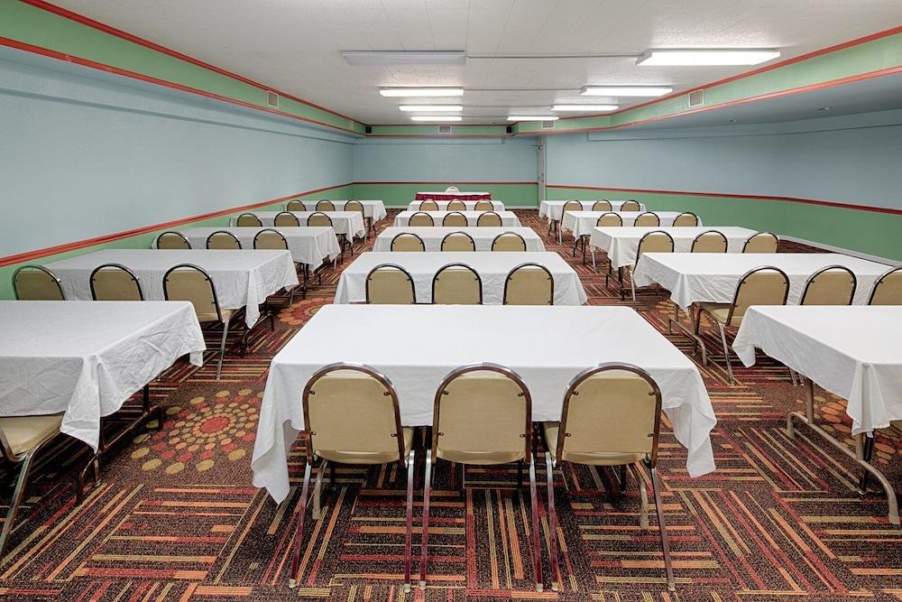 Hawthorn Extended Stay By Wyndham צ'יימברסבורג מראה חיצוני תמונה