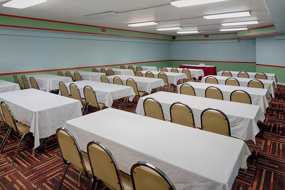 Hawthorn Extended Stay By Wyndham צ'יימברסבורג מראה חיצוני תמונה